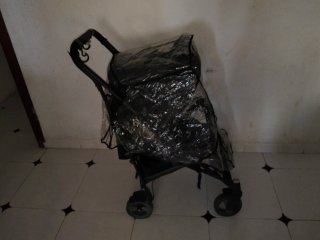 Carro Cybex niño con funda plástico