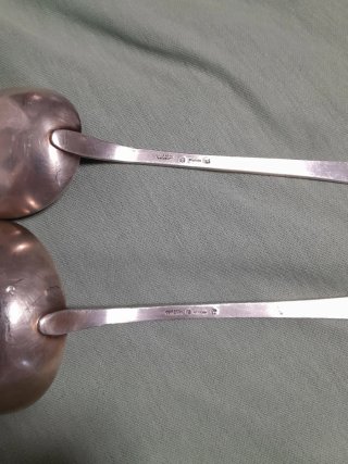 Cucharones antiguos de metal plateado