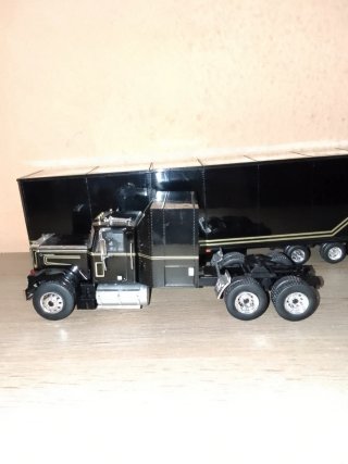 Camión GMC General 1/43 Negro
