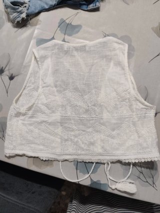 Camisa Bershka blanca bordada