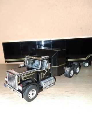 Lote 2 camiones americanos 1/43