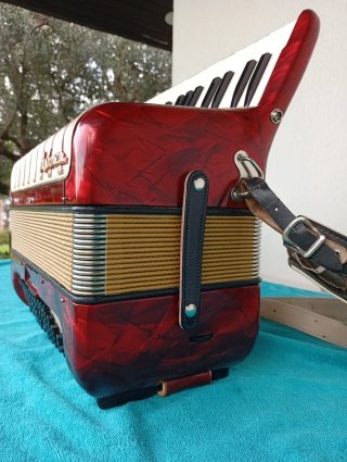 Acordeón Hohner Concerto III Rojo