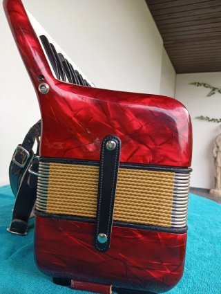 Acordeón Hohner Concerto III Rojo