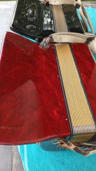 Acordeón Hohner Concerto III Rojo