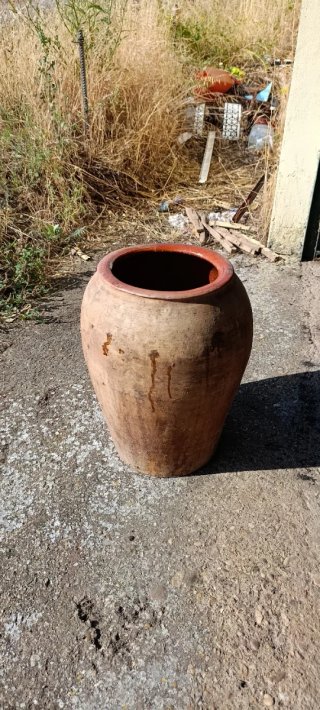 Tinaja de barro antigua