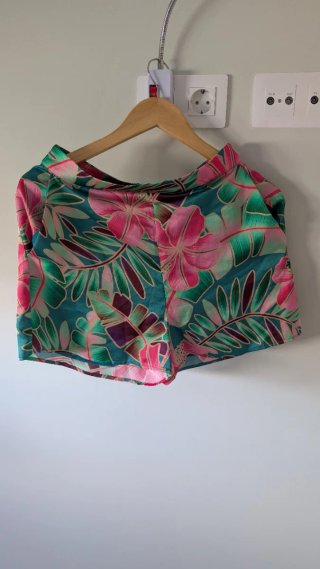 Top y short Guess by Marciano floral talla L