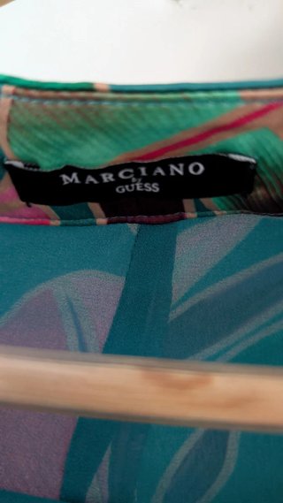 Top y short Guess by Marciano floral talla L