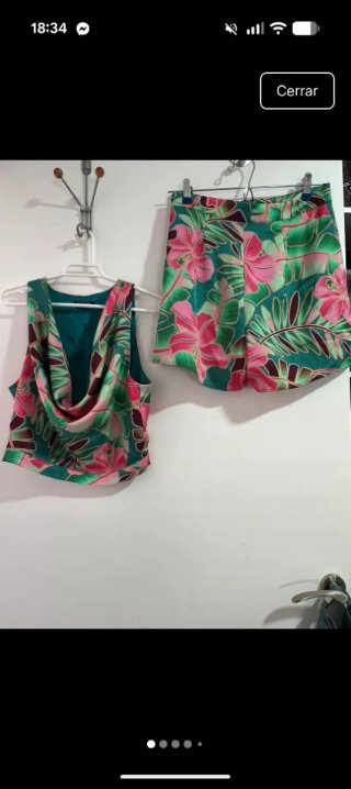 Top y short Guess by Marciano floral talla L