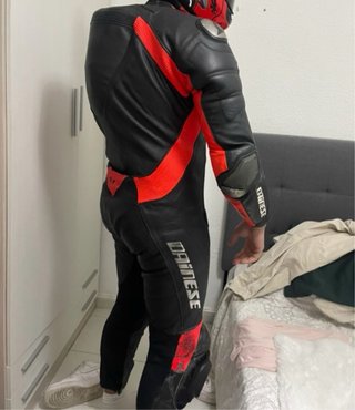 Mono Dainese Negro y Rojo Talla [Talla]