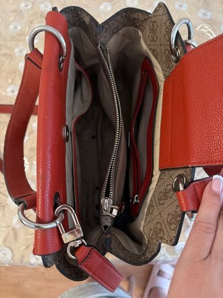 Bolso Guess Marrón y Rojo