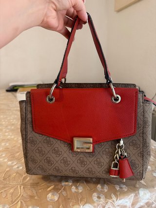 Bolso Guess Marrón y Rojo