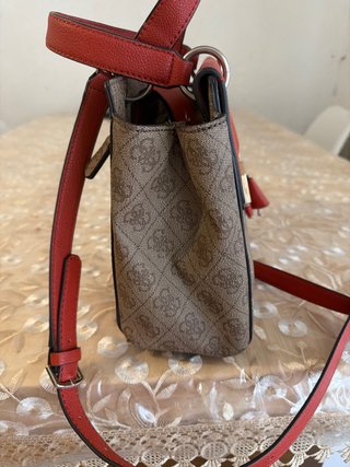 Bolso Guess Marrón y Rojo
