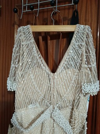 Vestido joya beige y dorado