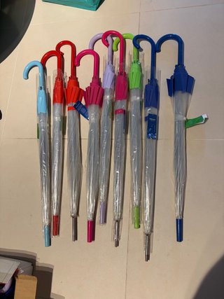 Lote 26 Paraguas Transparentes con Borde Rojo