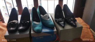Zapatos de tacón negros y turquesa