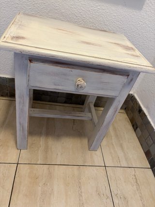 Mesitas de noche de madera blancas restauradas