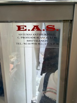 2 Torres de Alarma Tienda Ropa