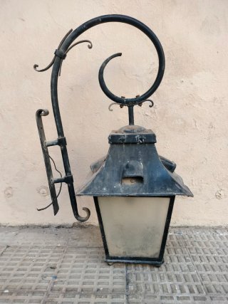 Farola antigua forja negra y cristal