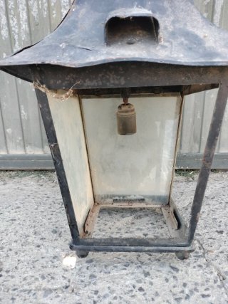 Farola antigua forja negra y cristal