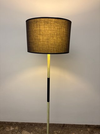 Lámpara de pie moderna tela y madera