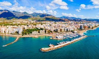 Busco niñera vacaciones en Marbella