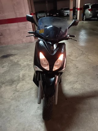 Yamaha Xcity 125 Maxi Scooter Negra/Plata