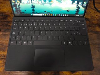 Microsoft Surface Pro 11 Snapdragon X Plus 16GB