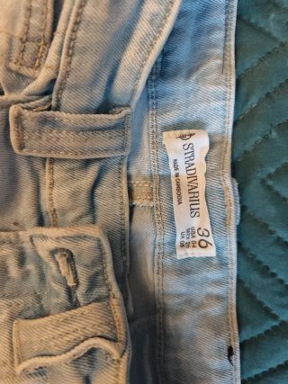 Pantalón vaquero cargo desgastado