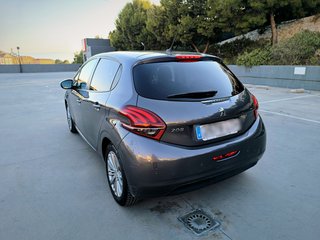 PEUGEOT 208 5P Signature 1.2L 110CV