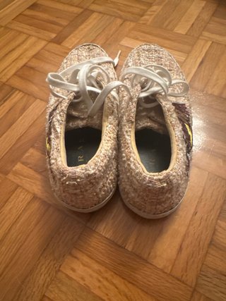 Zapatillas alegres con lentejuelas