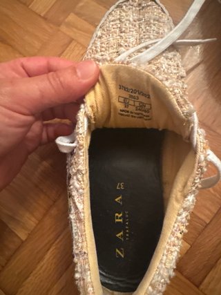 Zapatillas alegres con lentejuelas