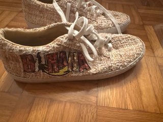 Zapatillas alegres con lentejuelas