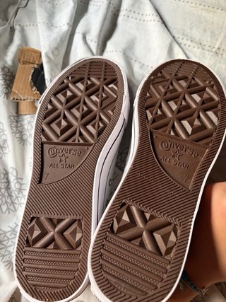 Converse blancas de piel con plataforma