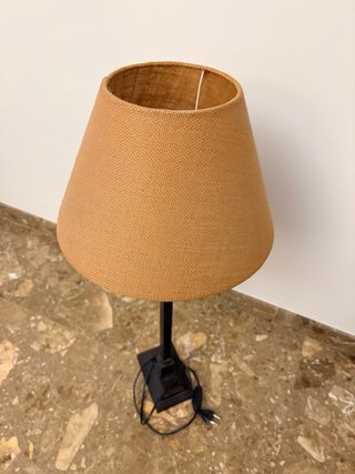 Lámpara de mesa tela y metal