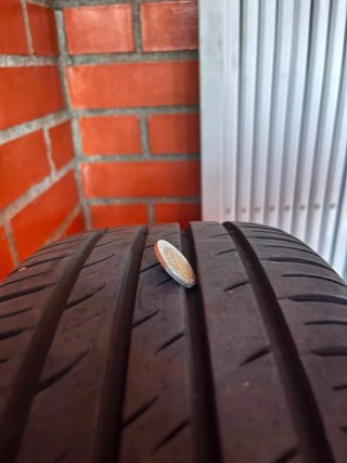 Llantas Volkswagen Golf 7.5 con Neumáticos.