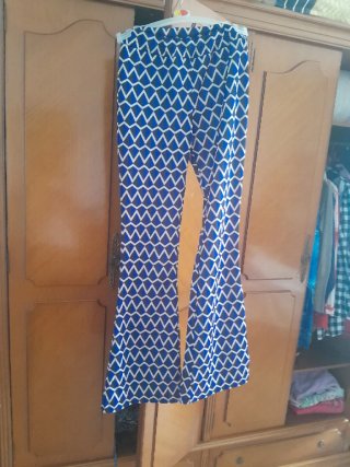 Pantalón azul estampado