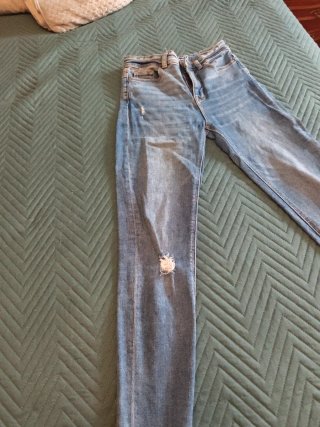 Pantalón pitillo vaquero desgastado
