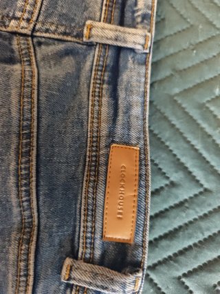 Pantalón pitillo vaquero desgastado