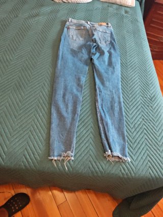 Pantalón pitillo vaquero desgastado
