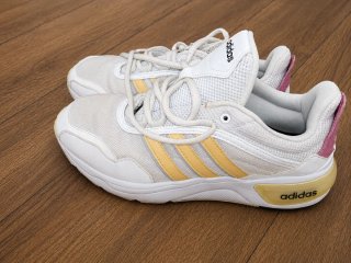 Zapatillas Adidas Blancas y Amarillas