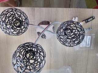 Lámpara 3 bolas metal y mimbre