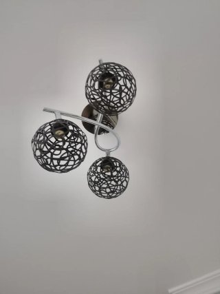 Lámpara 3 bolas metal y mimbre