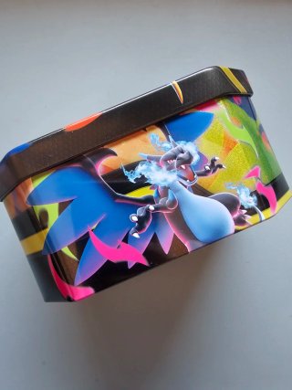 Lata Grande Pokémon TCG Mega Charizard Y