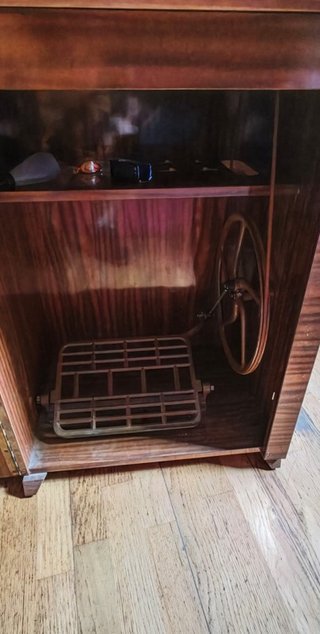 Máquina de coser Alfa con mueble