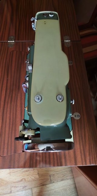 Máquina de coser Alfa con mueble