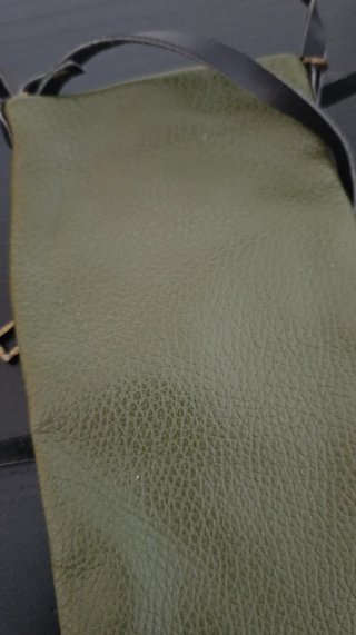 Bolso pequeño de piel con cuerda