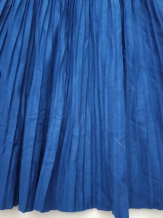 Falda plisada azul eléctrico