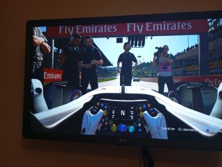 Consola PS4 + Mando + Juego F1 2017
