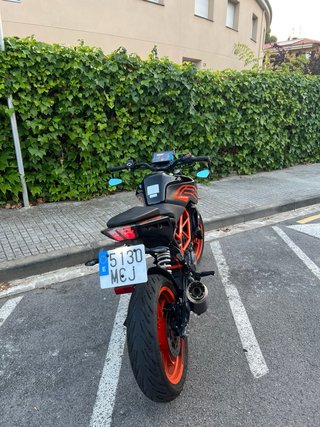 KTM Duke 125 2022 Negra/Naranja Excelente Estado
