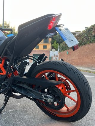 KTM Duke 125 2022 Negra/Naranja Excelente Estado